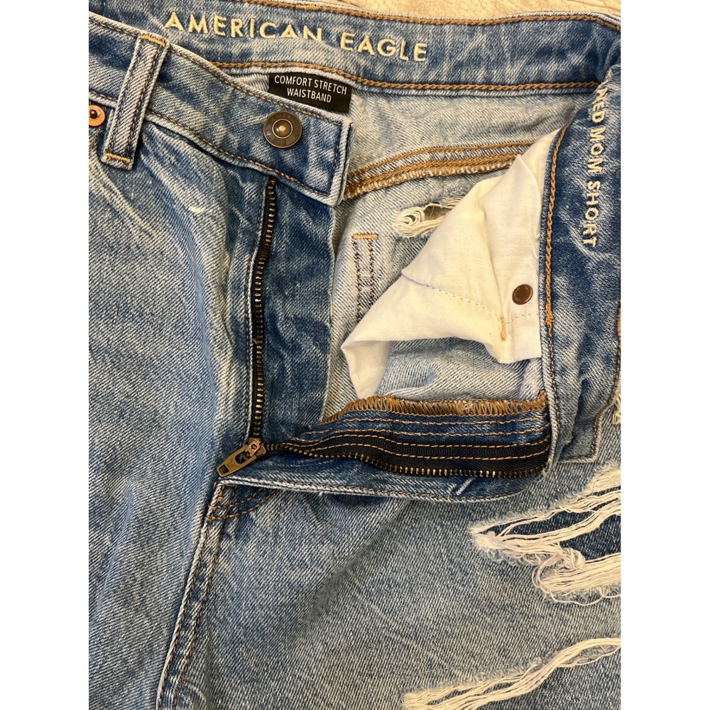 American Eagle Distressed Mom Shorts Light Wash Denim High Rise Women Size 4
